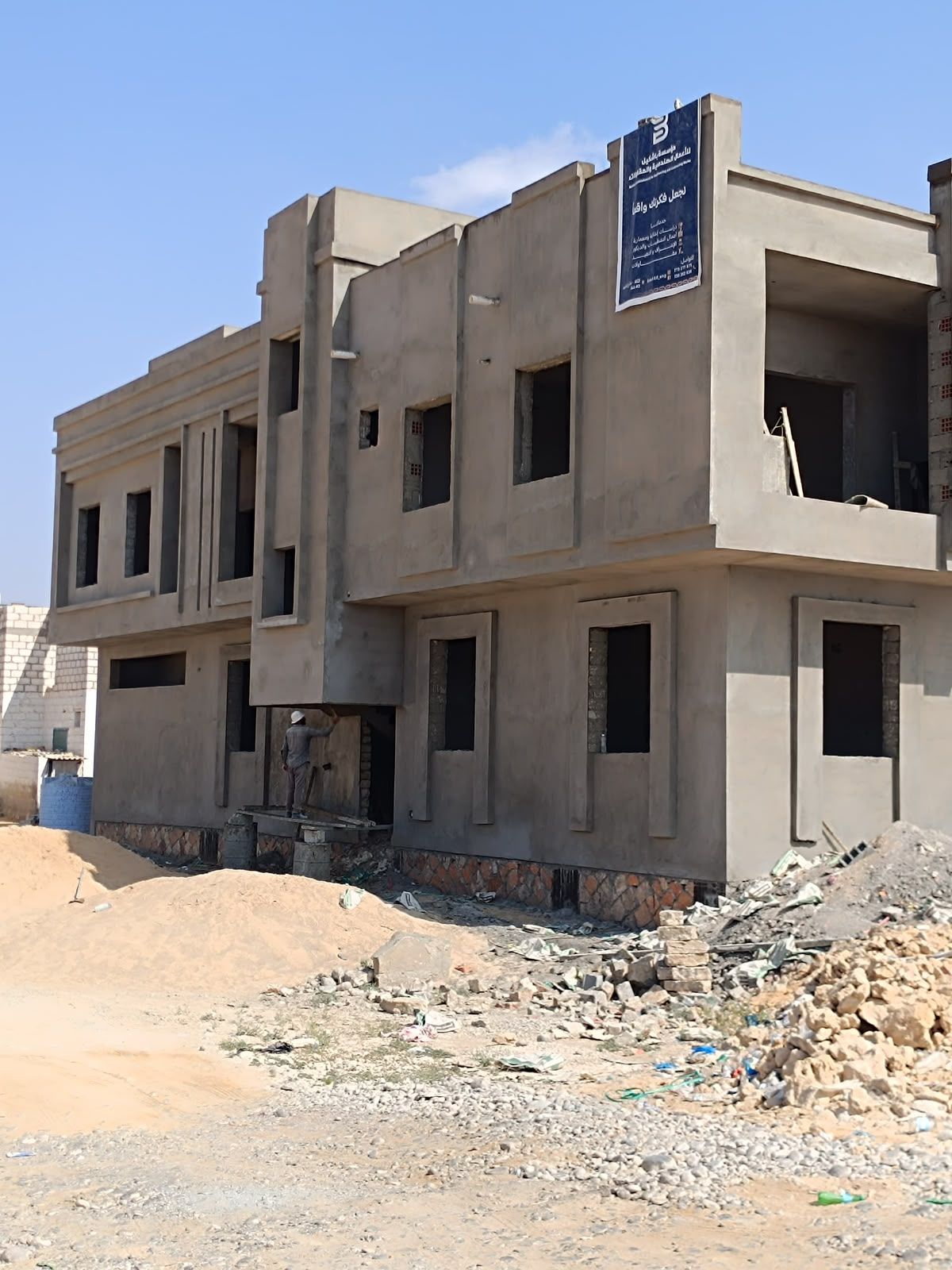 فيلا سكنية من طابقين في الحامي بعد اكتمال الهيكل الخرساني